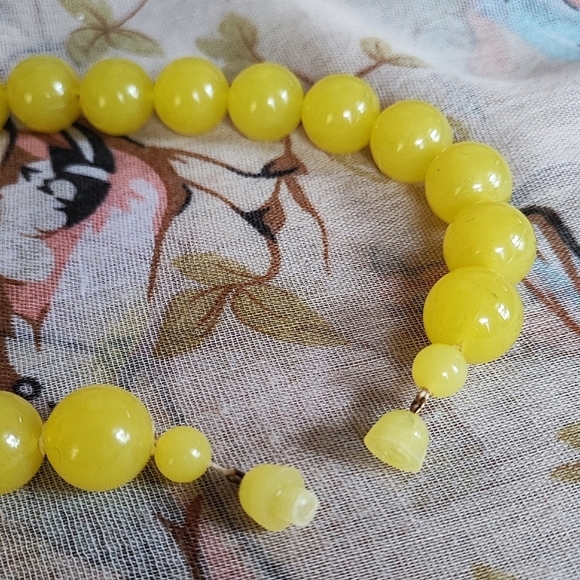 Lemoncello Lemonade Lemon Yellow Faceted Vintage Round Lucite Bead  Necklace EUC - Picture 4 of 8